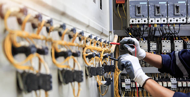 Professional Electrician technician working in Loudoun Valley Estates, VA